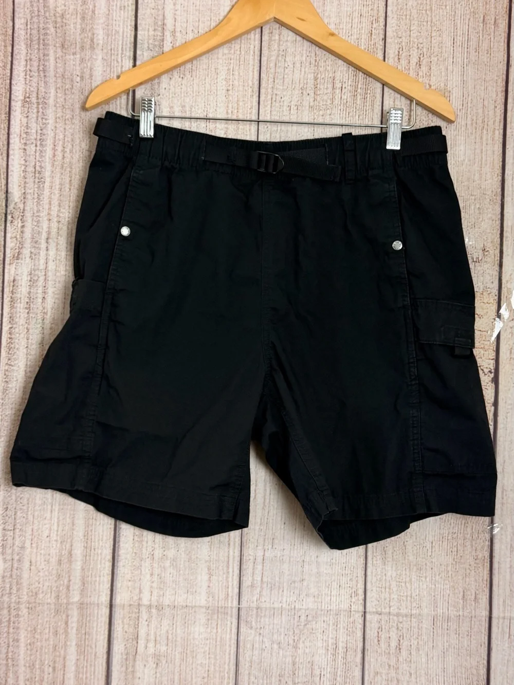 The North Face Men’s  Black Cargo Shorts with Belt size Medium
